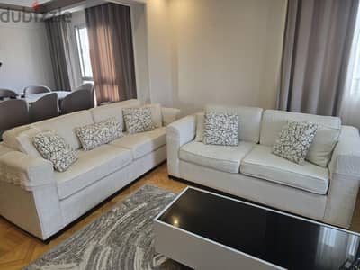 Living Room طقم ليفنج خشب زان – كنبتين + ٢ كرسي – حالة ممتازة