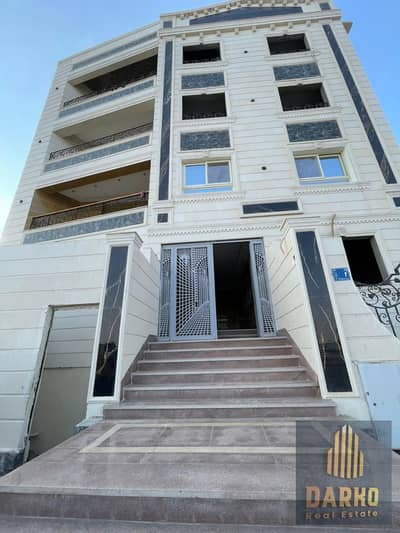 Apartment 230 meters in the most upscale area of villas and palaces west of Sumid directly on the Oasis Road close to all services and Mall of Egypt and University of Egypt