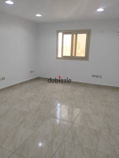 Office for rent in Egypt, prime location on a main street, 300 square meters, modern building with hotel-style entrance, super lux finish, 5 minutes to Nasr City and Sheraton, and 15 minutes to the gathering.