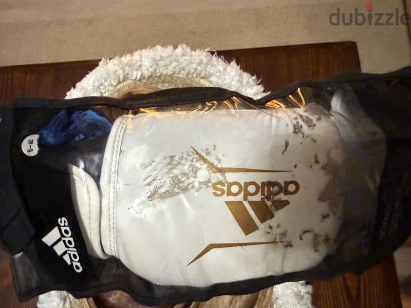 Head gear & kick boxing gloves 4