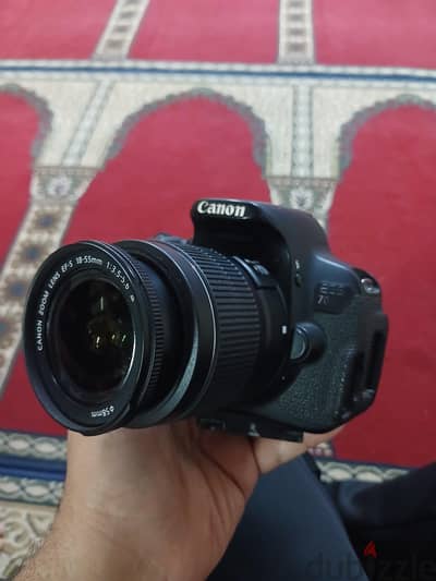 Canon EOS 700D للبيع + Green Background for Editing