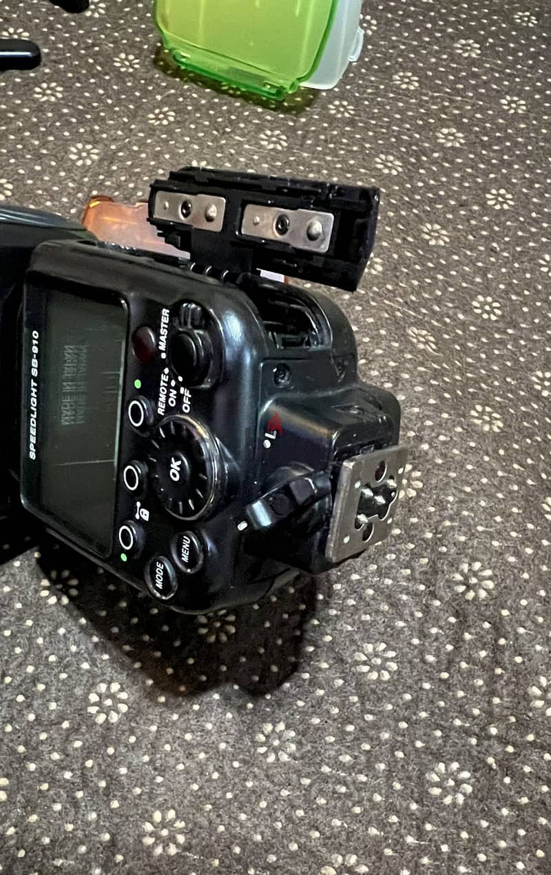 ‏Speedlight SB-910 2