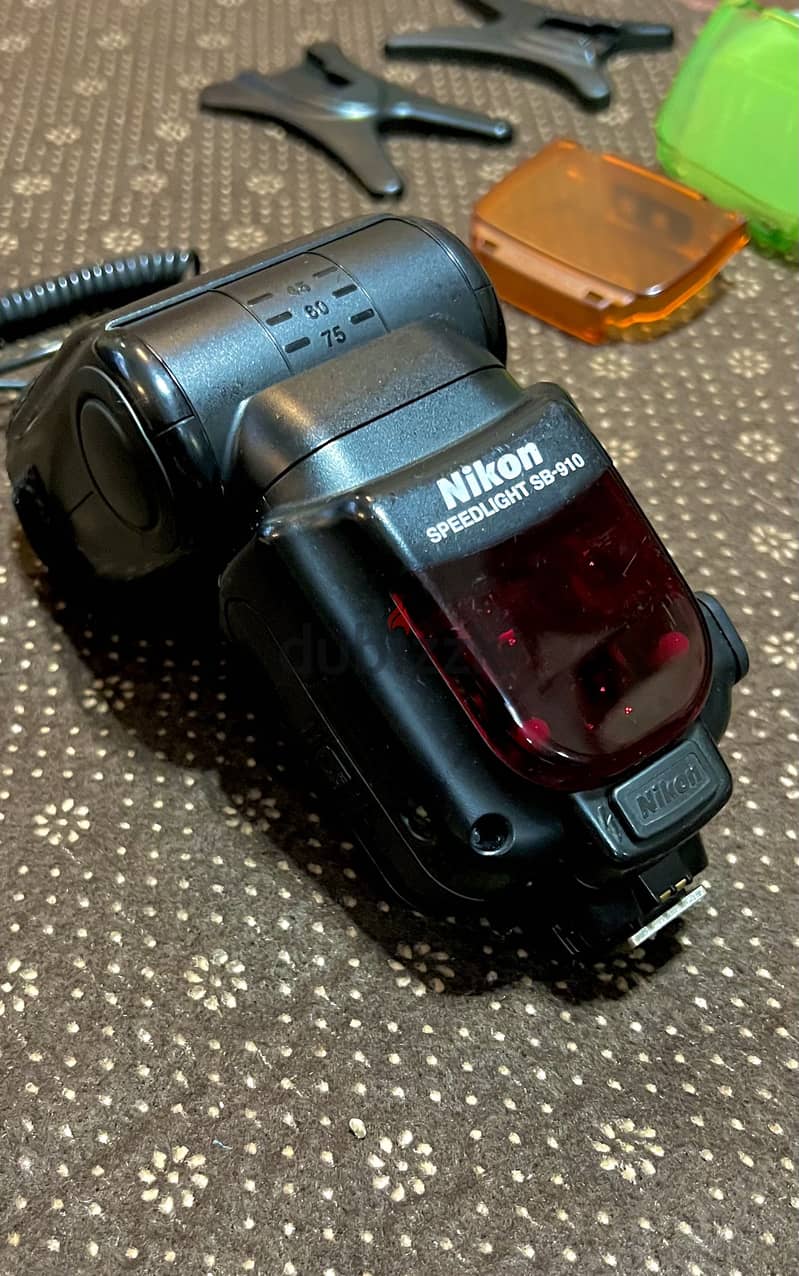 ‏Speedlight SB-910 5
