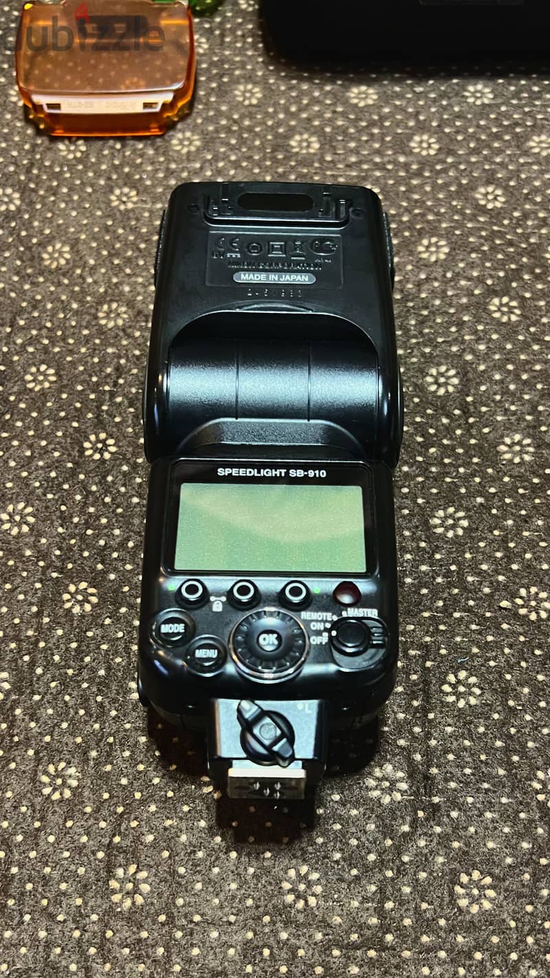 ‏Speedlight SB-910 7
