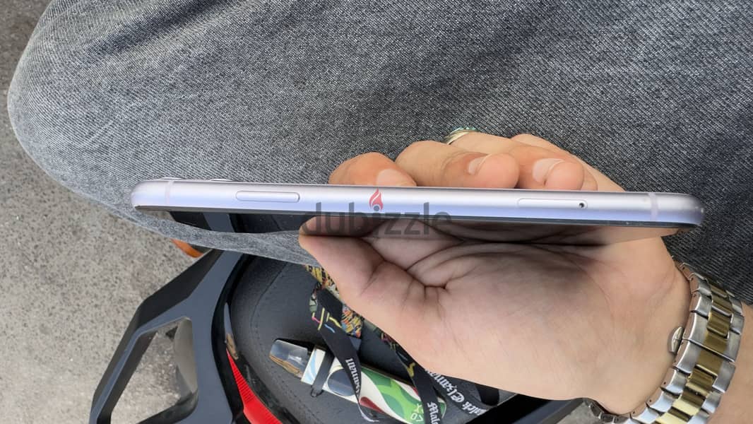 Apple - iPhone 11 4