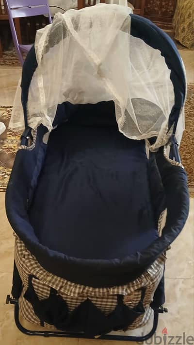 سرير بيبي + شنطة لملابس البيبى + سريرمحمول + حمالة بيبي + كرسي سيارة
