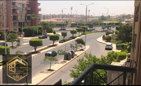 ب 7.5 نهائى ٣ نوم و ٣ حمام بحرى صريحمش محتاج  ودور ثانى اقل سعر وحده 176 متر يعنى  فى المرحله الثالثه يعنى وسط مدينه الرحاب بجوار النادى وكل الخدمات