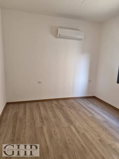 شقة بموقع مميز متشطبة بالتكييفات للبيع في فيفث سكوير المراسم Fifth Square El Marasem New Cairo
