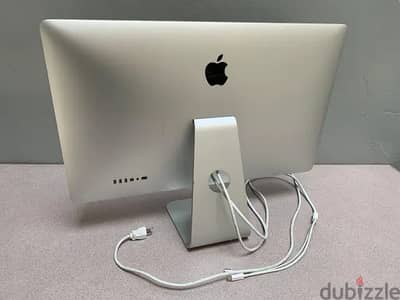 شاشة ماركة ابل APPLE مقاس 21 بوصة ( 27 انش ) بها عيب فى منفذ الطاقة