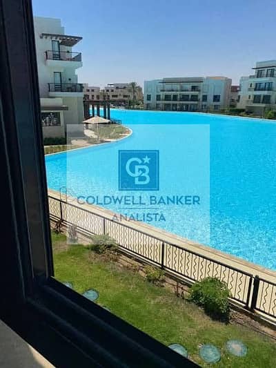 شاليه للبيع في مراسي بموقع مميز جدًا، بإطلالة مباشرة على اللاجون، 3 غرف نوم + غرفة ناني، مفروش بالكامل.