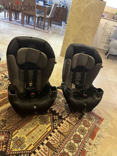2 Evenflo car seats used like new