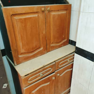 مطبخ قطعتين بالرخامه حاله ممتازة