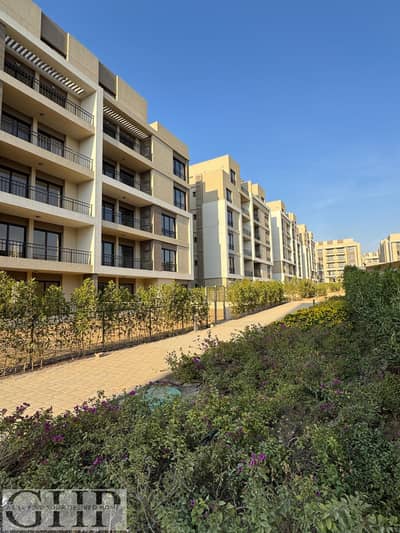 شقة مميزة متشطبة بالتكييفات للبيع في فيفث سكوير المراسم Fifth Square El Marasem New Cairo