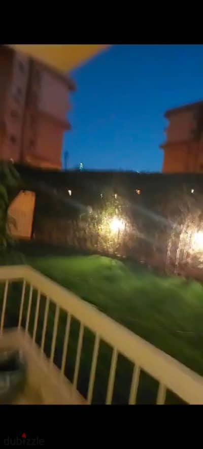 للإيجار شقة ارضي بجاردن فاضي بالمطبخ ،٢تكيف بكومبوند أشجار سيتى ٣غرف يوجد غرفة مستر