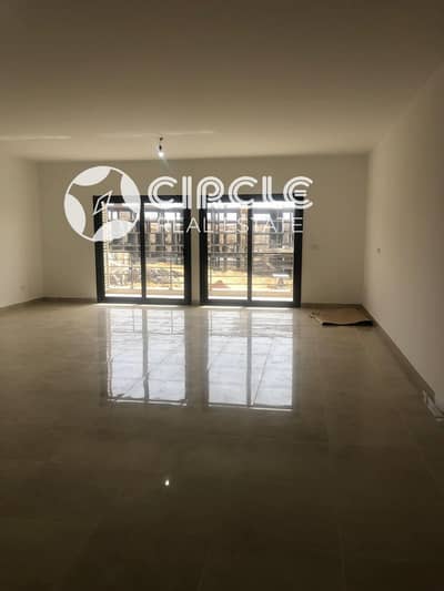 شقة 245م تشطيب كامل بالمراسم فيفت سكوير (بالتكييفات والمطبخ)