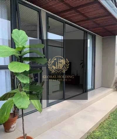 بخصم 25% من سعر الوحدة  لفترة محدودة ,, للبيع فيلا 5 غرف  متشطبة في الباتيو تاون Patio Town التجمع بجوار ميفيدا و الجامعه الامريكية  .