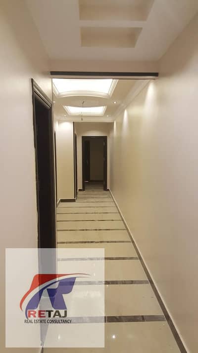 New apartment for rent in the First Settlement, Al Banafseg Villas, overlooking the main street and Ahmed Shawky Axis. Ultra-super-lux finishing, 170