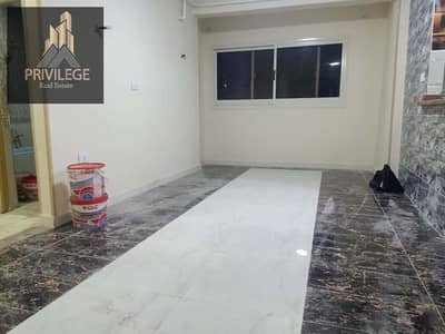 Administrative apartment for rent in New Maadi, ground floor, 150m, 3 rooms, and two pieces reception, American kitchen, 2 bathrooms, and two balconies.