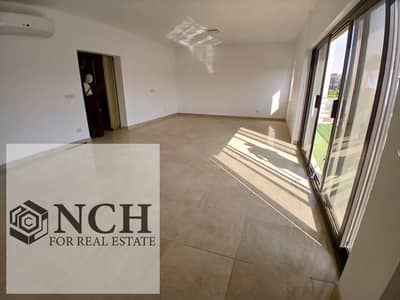 **بنتهاوس مميز للإيجار في Fifth Square | First Use**  فرصة مميزة للإيجار داخل **Fifth Square**، بنتهاوس راقٍ بمساحة **318 متر مربع**،