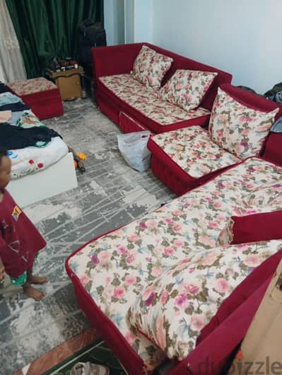 انتريه من ثلاثة قطع كنبة وشكل بوف صغير