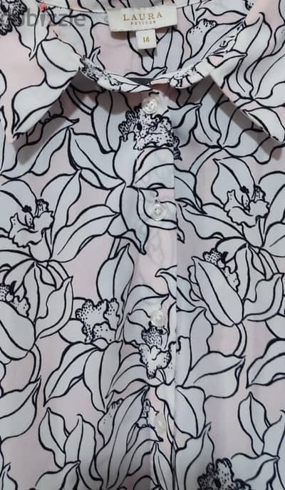 بلوزة حريمي شيك جداً من LAURA PETITES (Laura Ashley)، مقاس 14