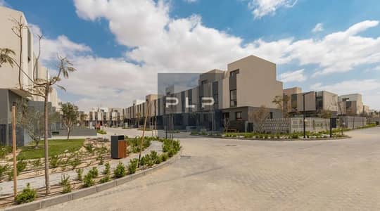 توين هاوس ريسيل متشطب بالمطبخ للبيع بفيو لاندسكيب بموقع استراتيجي في كمبوند البروج بمدينة الشروق Gemini phase - Parcel 3 امام المركز الطبي العالمي