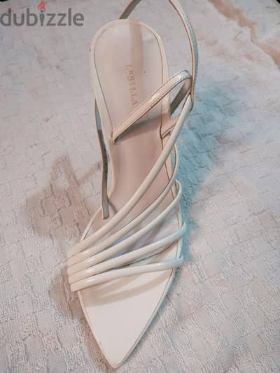 صندل كعب فاخر من الماركة الإيطالية Le Silla