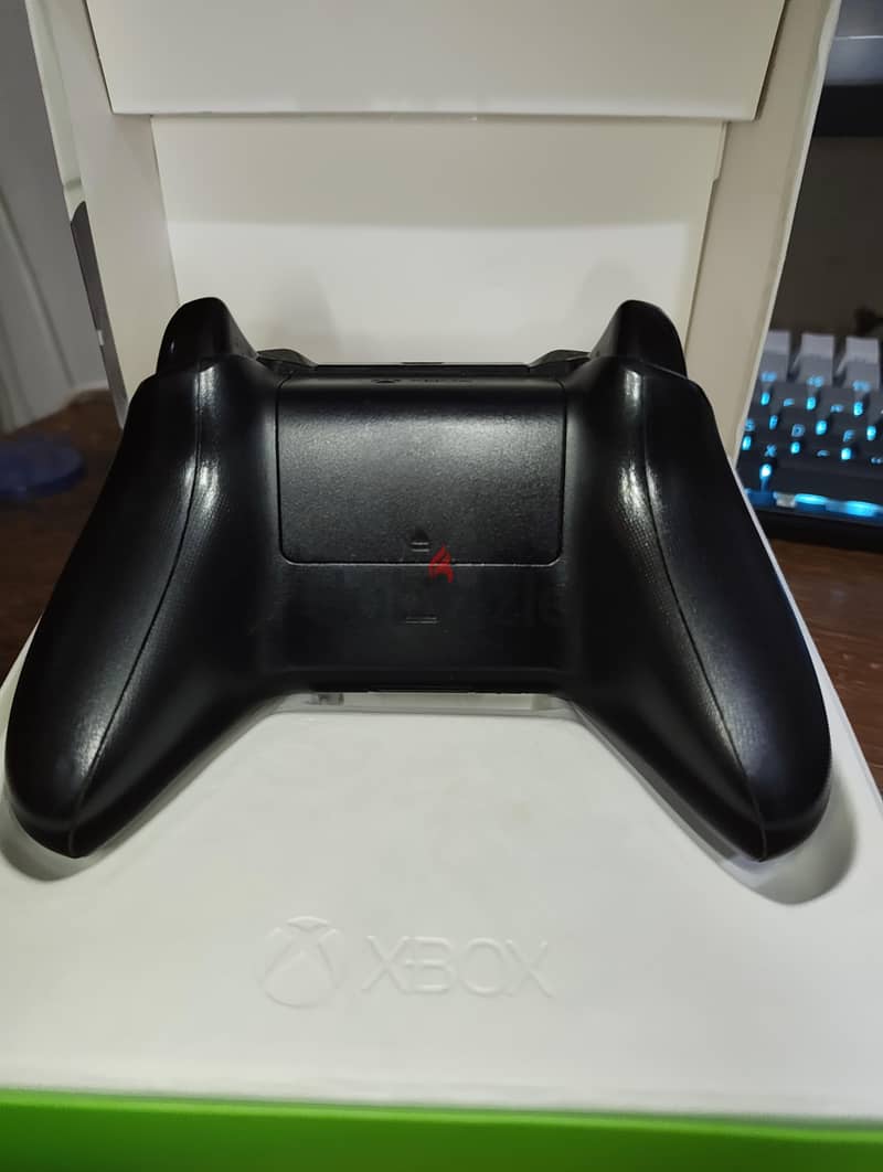XBOX one S wireless controller 1