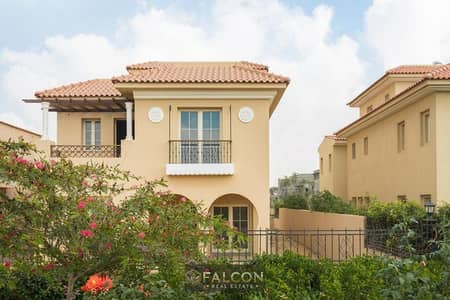Last villa available, 327 sq m (3 floors), ready for immediate occupancy with an 18% discount, on 90th Street, Fifth Settlement, Hyde Park, New Cairo.