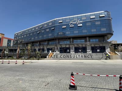 مكتب إداري عصري بمساحة 55 مترًا مربعًا متاح للإيجارتشطيب كامل بالتكييفات داخل مشروع Eastlane by Urbnlanes