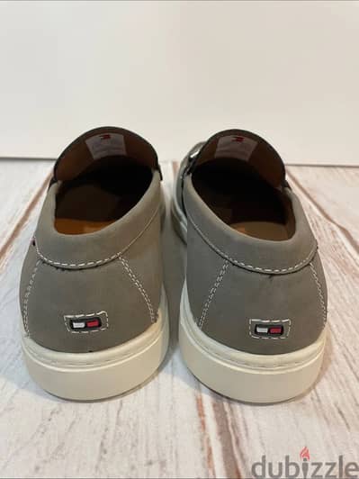 Tommy Hilfiger Men's Gray Slip-On Loafers with White Size 44 تومي
