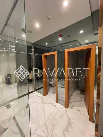 مبني كامل للايجار  للنشاط الاداري / الطبي في مول الكورت يارد الشيخ زايد  240م - متشطب بالكامل بالتكيفات الترا سوبر لوكس ارضي+ اول + تاني - استلام فوري
