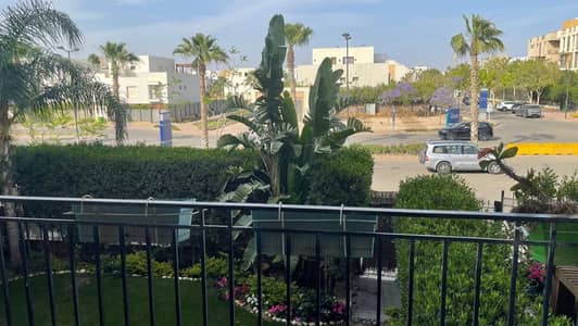 شقة للايجار كمبوند ويستاون  بالشيخ زايد بالمطبخ و التكييفات و الاجهزة الكهربائية بلوكيشن مميز و فيو رائع Apartment for rent in the Westown compound, S