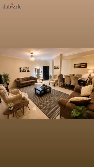 شقة للإيجار - الياسمين 2، القاهرة الجديدة   *Premium Furnished Apartment for Rent - El Yasmin 2, New Cairo*   المساحة: 200 م²    الدور أرضي مرتفع ط مفروشة بالكامل *Fully Furnished & Equipped* - 3 غرف نوم   - 3 حمامات *الإيجار الشهري*: *50,000 ج. م*