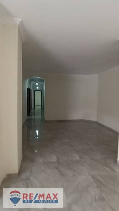 Unfurnished apartment for rent suitable for administrative use located on a main street facing Beverly Hills – District 16 – Sheikh Zayed