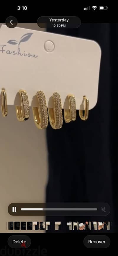 Gold earings