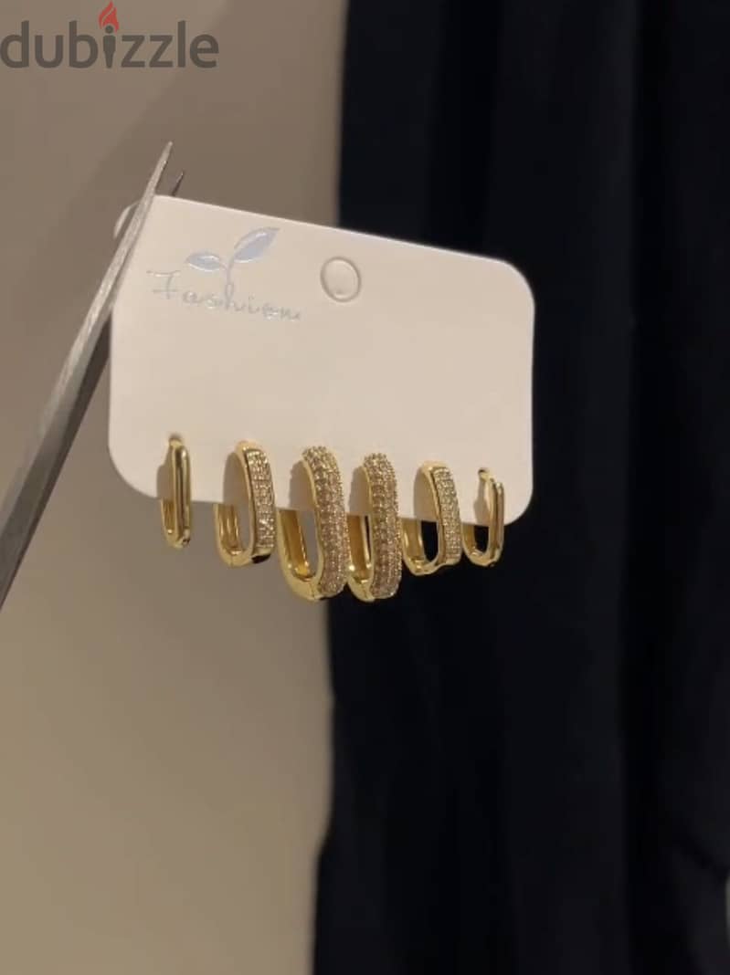 Gold earings 1