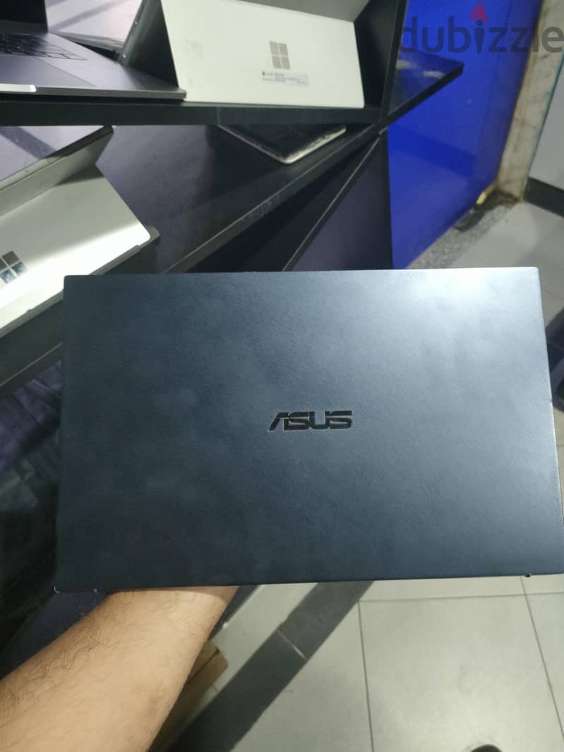 ASUS Expert Book B9 2