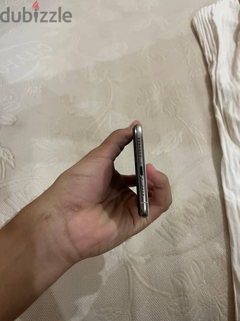 Apple - iPhone XS Max 4