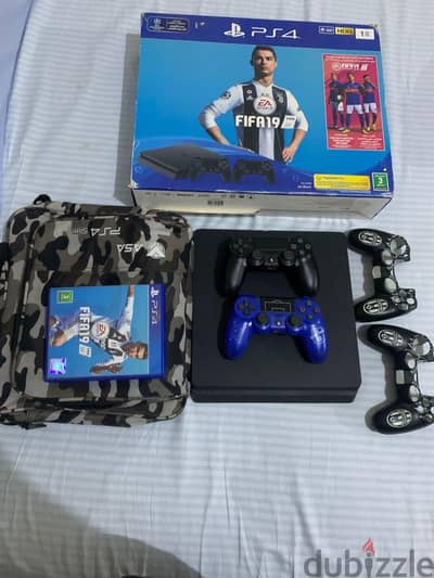 PS4 Pro 1TB بحالة ممتازة – استخدام خفيف جدًا