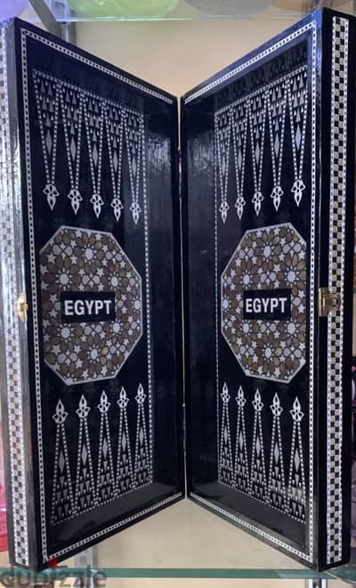 طاوله صدف اصلي اعلي خامه كواليتي ممتاز جداً ضهر شطرنج