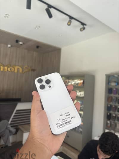 Apple - iPhone 16 Pro