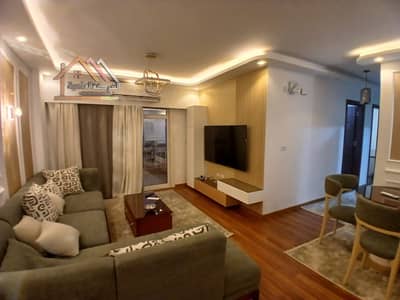 For sale, a 96m apartment b11. The sale includes furniture and appliances, park view next to services, special finishes super lux, close to services, third floor.