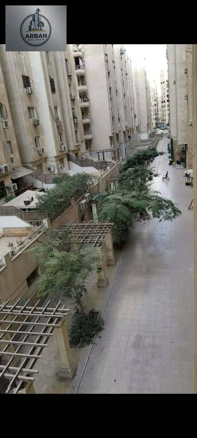 Opportunity for upscale housing and investment, apartment for sale 135m in Maadi Grand City Compound in Zahraa Maadi, upscale and distinctive location, and a fully serviced compound next to Carrefour, restaurants, brands, main roads, universities, and international schools.