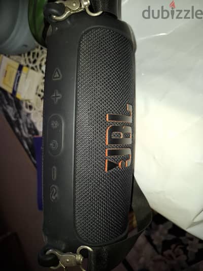 للبيع سماعة  jbl اصلي موديل charge 5لم تستخدم بالجراب الاصلي وارد دبي