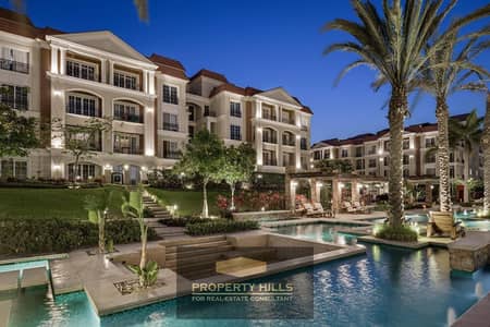 Immediate living in a 226 furnished penthouse ready for viewing with a direct view of the Pyramids