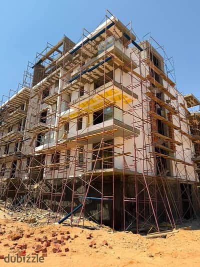 شقة بفيو  لاندسكيب استلام فورى  بمقدم 10 % واقساط حتى 10 سنوات   للبيع  على طريق الواحات  برايم لوكيشين  بالقرب من  وادي دجلة.