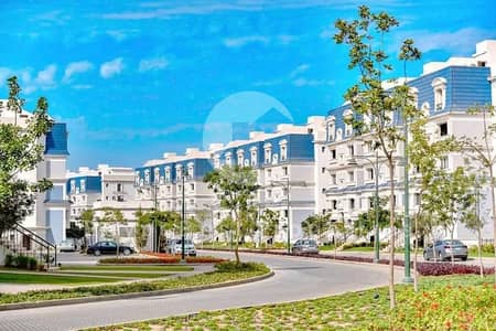 DUPLEX FOR SALE WITH 5% DP WITH LARGE ROOF IN PRIME LOCATION WITH LONGEST INST IN ICITY IN NEW CAIRO IN MOUNTAIN VIEW