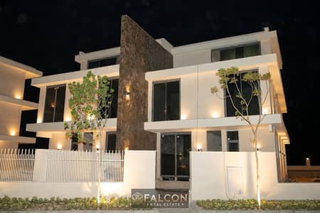 استــــلم فــــوري. . فيلا مفروشة بالكامل صف أول على البحر في مارينا 5 (The Island) لسان الوزراء الساحل الشمالي MARINA 5 NORTH COAST
