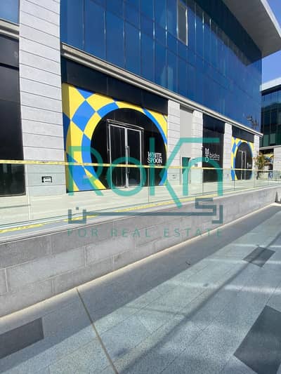 مكتب كورنر  للبيع في golden gate علي شارع التسعين الجنوبي  دايركت امام الجامعه الامريكيه ا برايم لوكايشن فيو بلازا مميز جدا والتسعين دايركت